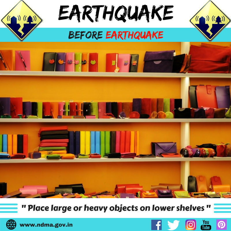  Place large or heavy objects on lower shelves.